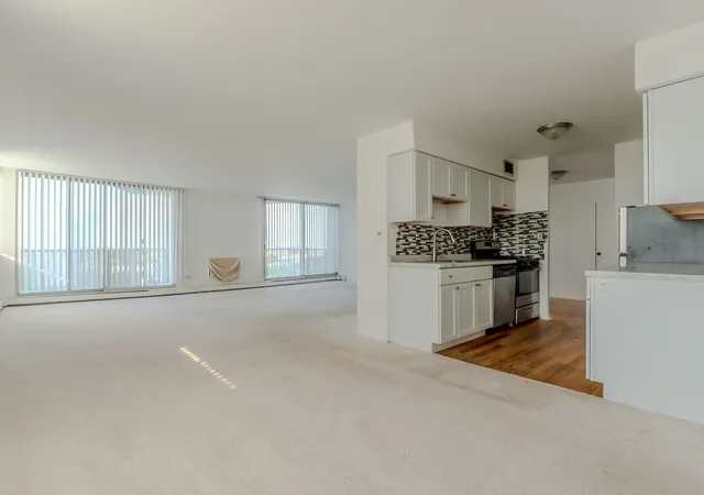 20-n-tower-rd-8g-oak-brook-il-60523/hzid_d227eb14