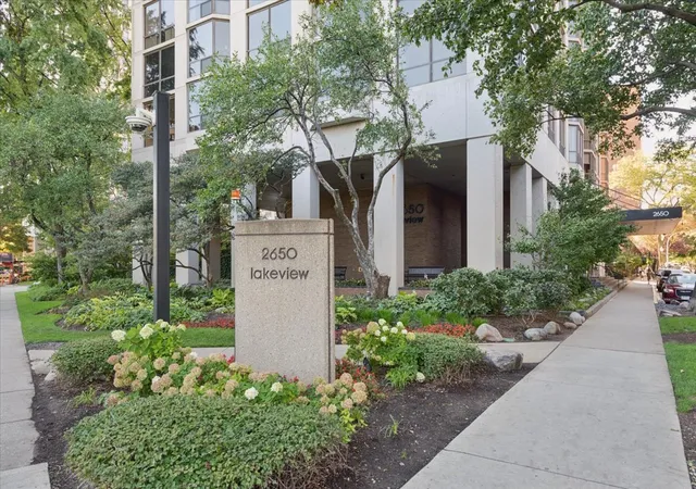 2650-n-lakeview-ave-303-chicago-il-60614/hzid_e857620e