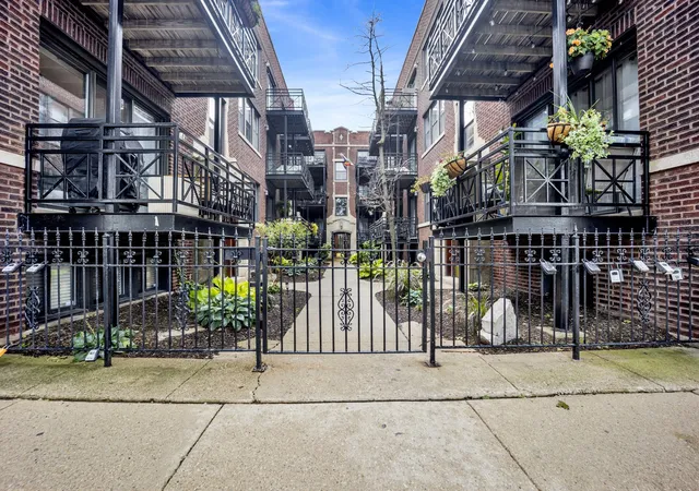 1133-w-grace-st-g-chicago-il-60613/hzid_daea61be
