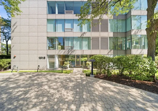 1618-sheridan-rd-4-wilmette-il-60091/hzid_dda36444