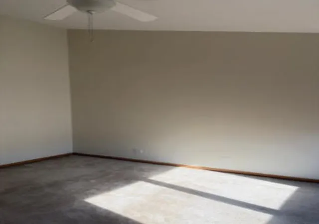 1484-cambria-dr-3-dekalb-il-60115/hzid_54f3eeee