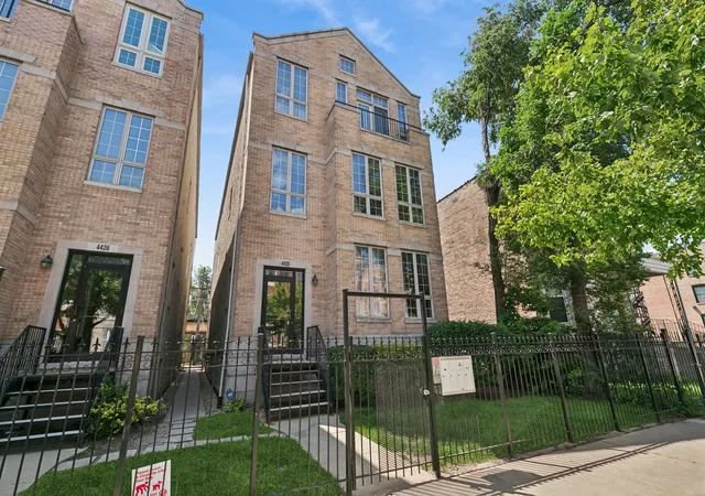 4426-s-calumet-ave-g-chicago-il-60653/hzid_ac2bc50a
