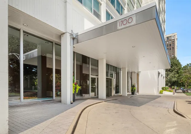 1700-e-56th-street-3409-chicago-il-60637/hzid_bb07afa8