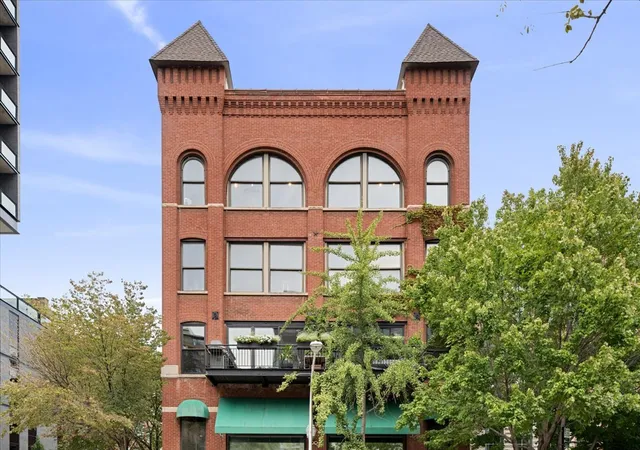 368-w-huron-st-4s-chicago-il-60654/hzid_009922cc