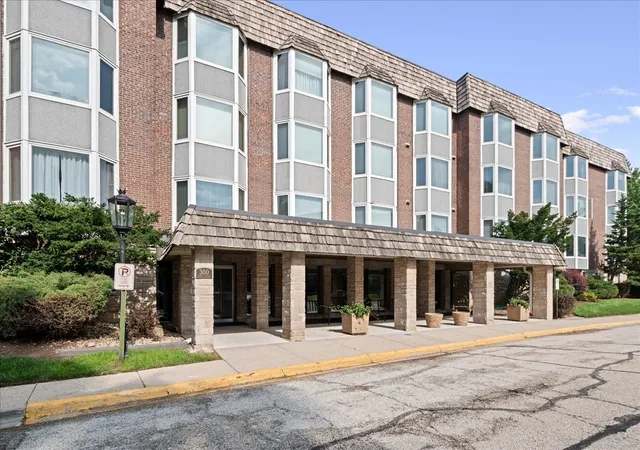 300-thames-pkwy-3f-park-ridge-il-60068/hzid_97328569