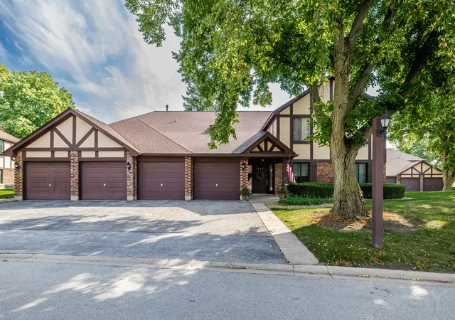 1717-lakecliffe-dr-c-wheaton-il-60189/hzid_be35eabc