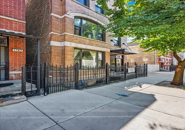 1745-w-18th-place-1r-chicago-il-60608/hzid_0a202c96