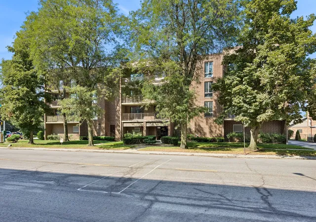 8350-w-addison-st-301-chicago-il-60634/hzid_1fba2dc5