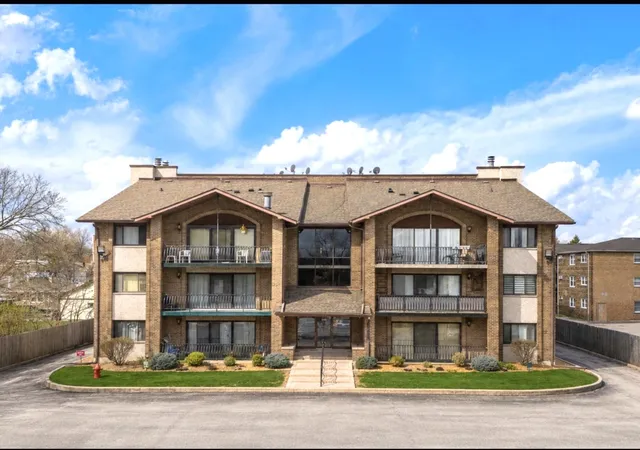 9051-s-roberts-rd-205-hickory-hills-il-60457/hzid_524184c4