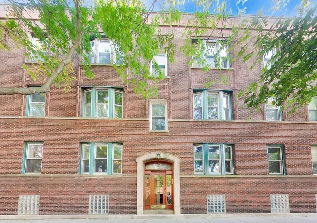 1247-w-leland-ave-1-chicago-il-60640/hzid_d1dcf923