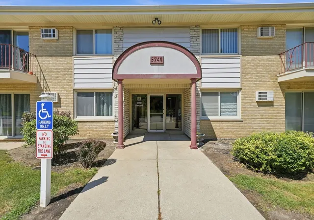 5740-concord-ln-13-clarendon-hills-il-60514/hzid_7f335715