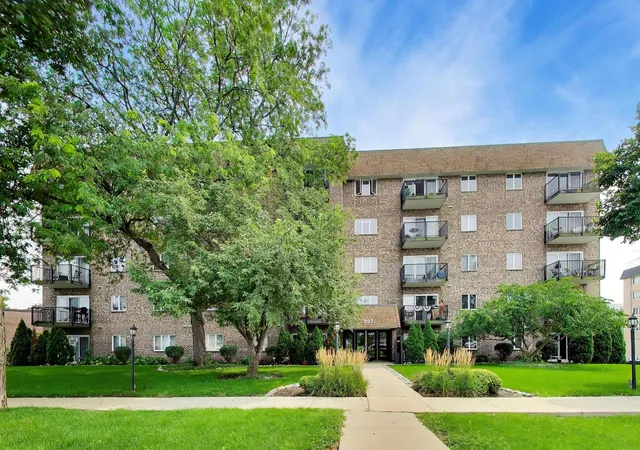 907-curtiss-st-404-downers-grove-il-60515/hzid_939c10a4