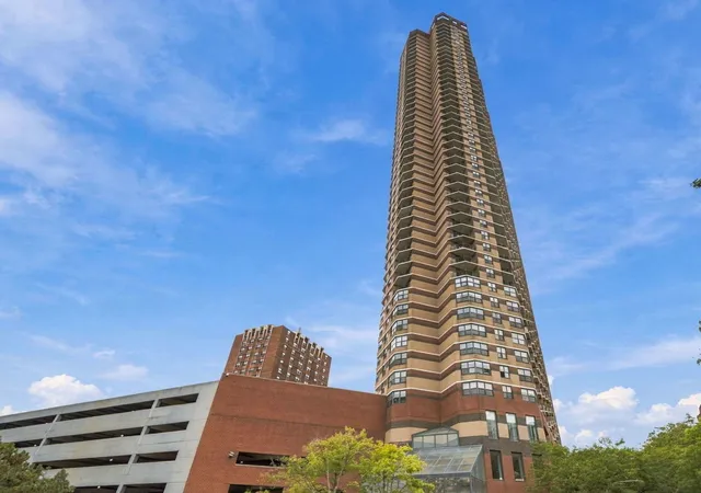 3660-n-lake-shore-dr-4110-chicago-il-60613/hzid_d3049b37