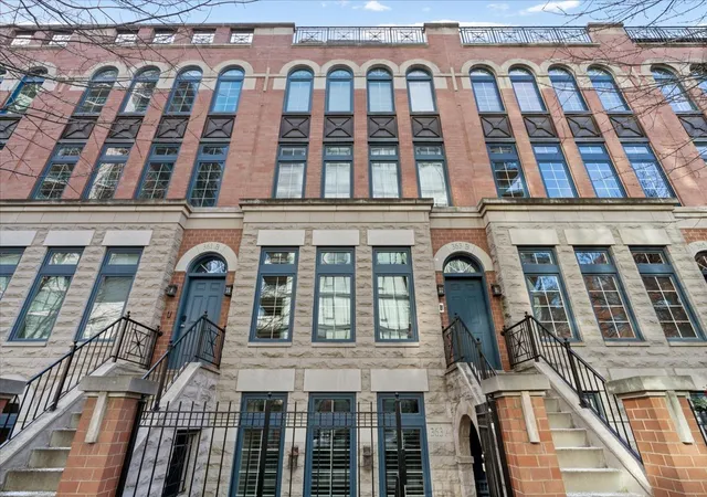 363-w-superior-st-b-chicago-il-60654/hzid_572ae87c