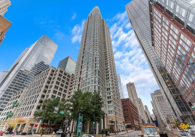 345-n-lasalle-dr-806-chicago-il-60654/hzid_c57bbfef