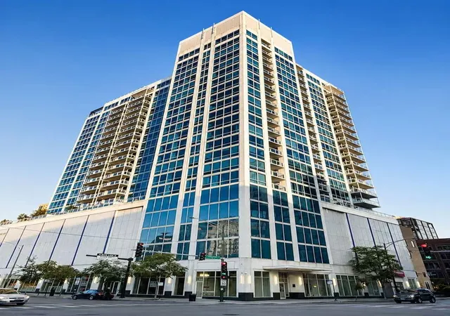 757-n-orleans-st-1912-chicago-il-60654/hzid_2a7bb6a2