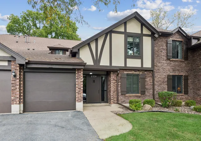 8220-mulberry-ct-7b-palos-hills-il-60465/hzid_d581aa56