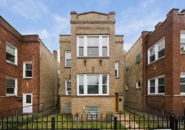 2265-w-diversey-ave-chicago-il-60647/hzid_af4fa769