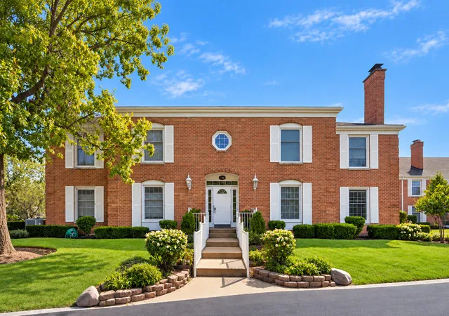 128-carriage-way-dr-117b-burr-ridge-il-60527/hzid_3708f63e