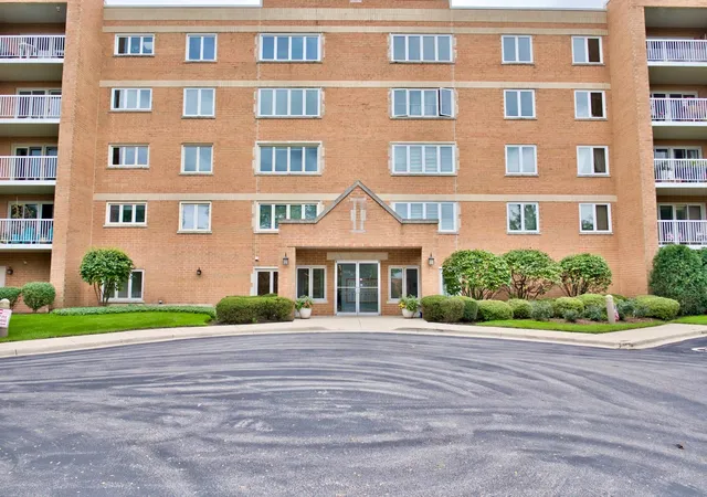 7450-n-waukegan-rd-404-niles-il-60714/hzid_86883158