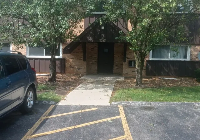 2220-arbor-cir-26-downers-grove-il-60515/hzid_c7ee41e4