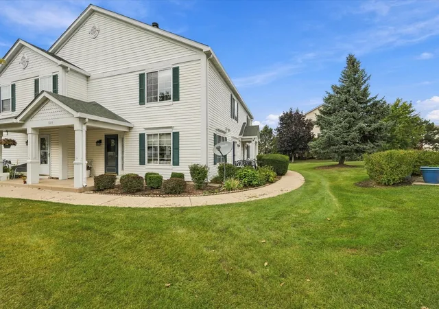 689-fieldcrest-dr-b-south-elgin-il-60177/hzid_92370be7