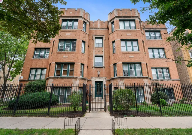 6304-n-claremont-ave-2-chicago-il-60659/hzid_f150abd4
