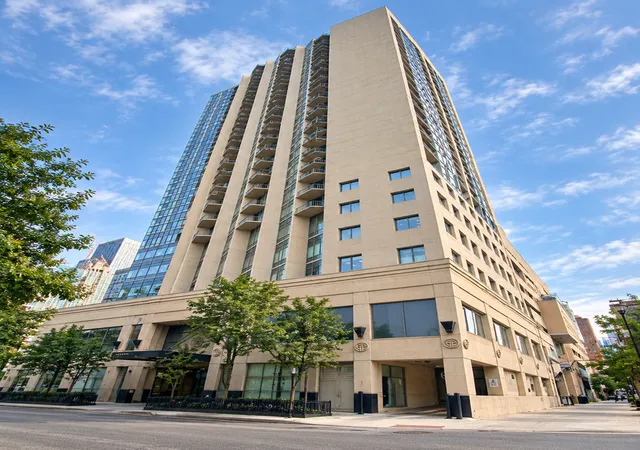 111-w-maple-st-2701-chicago-il-60610/hzid_c31c69fd