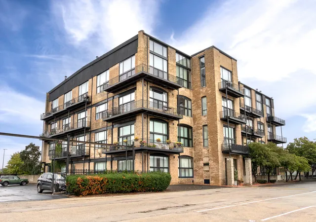 2614-n-clybourn-ave-306-chicago-il-60614/hzid_8fc5b649
