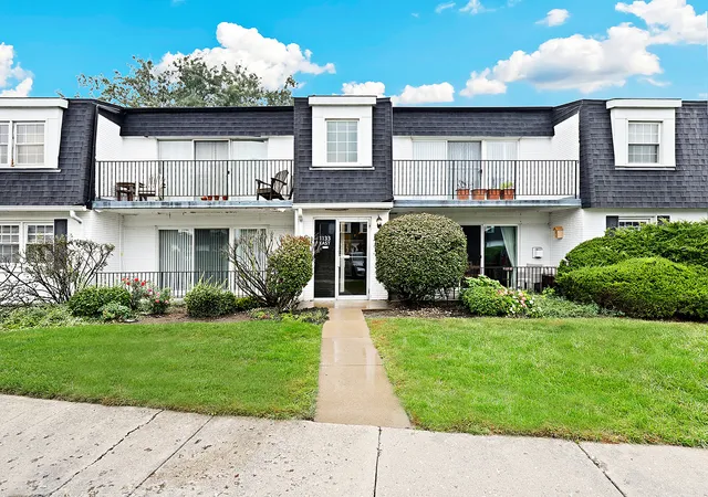 1133-royal-st-george-dr-102-naperville-il-60563/hzid_5e55a502