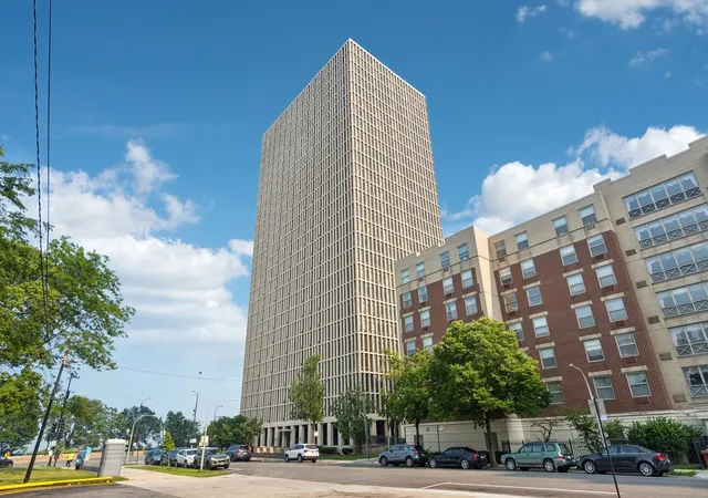 6700-s-south-shore-dr-24k-chicago-il-60649/hzid_c584914a