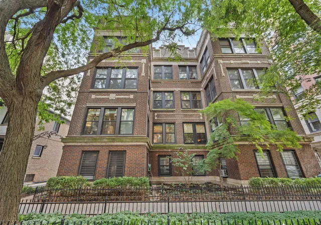 425-w-briar-pl-1e-chicago-il-60657/hzid_1d257010
