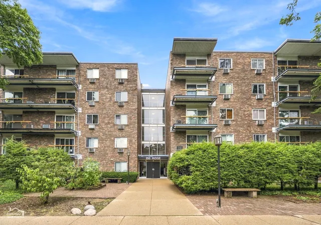 250-ridge-ave-4h-evanston-il-60202/hzid_c6f4a7c5