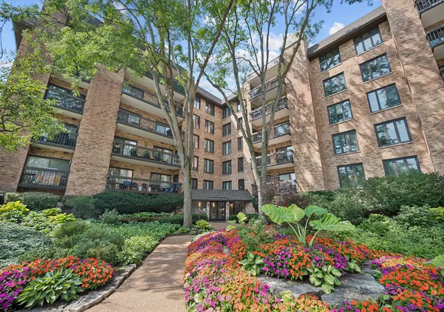 1740-mission-hills-rd-303-northbrook-il-60062/hzid_0414d905