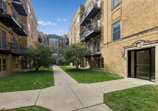 1641-w-farwell-ave-1s-chicago-il-60626/hzid_2fe323f2