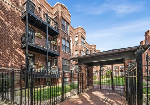 2711-n-mildred-ave-2a-chicago-il-60614/hzid_5e7a0fef