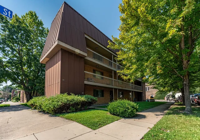 6400-27th-street-201-berwyn-il-60402/hzid_a5f61fd9