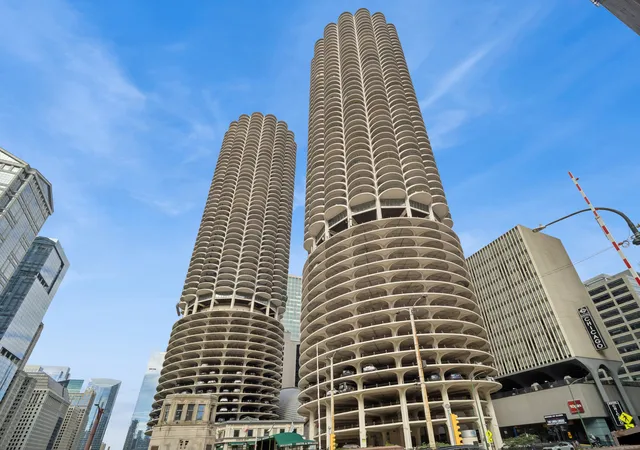 300-n-state-st-5504-chicago-il-60654/hzid_4d6dcd42
