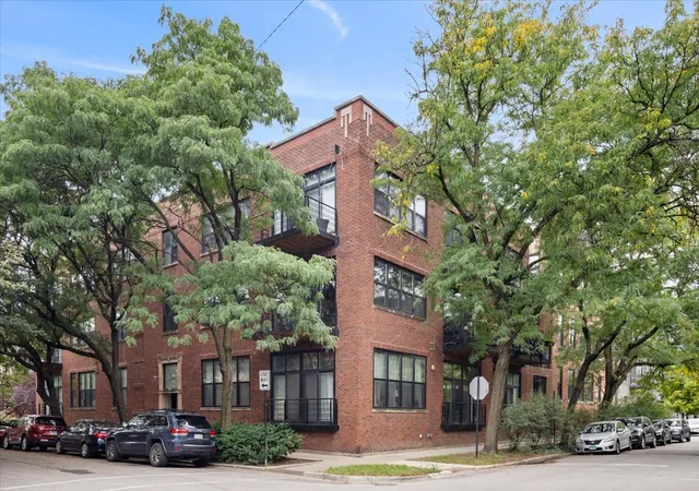 1670-n-claremont-ave-101-chicago-il-60647/hzid_2d0c301c