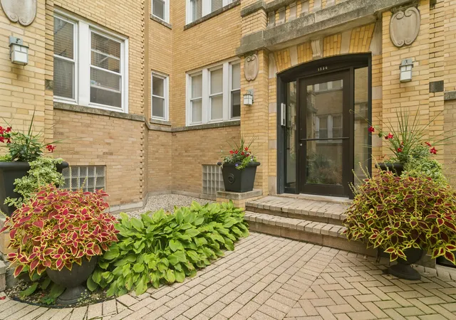 1336-w-estes-ave-2n-chicago-il-60626/hzid_ab8814de