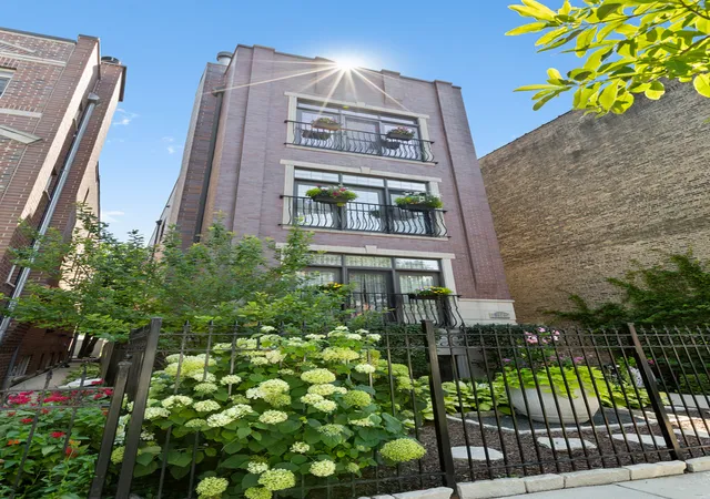 3921-n-greenview-ave-1-chicago-il-60613/hzid_897a7925