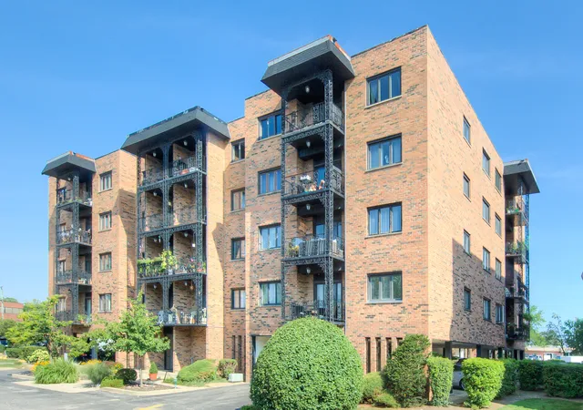 9396-landings-ln-306-des-plaines-il-60016/hzid_8295e43a