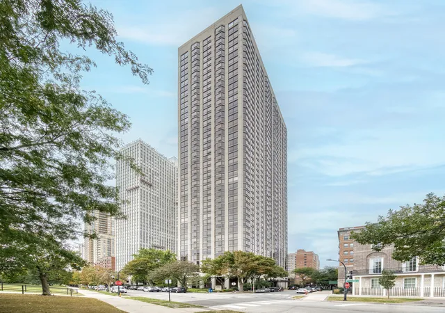 2650-n-lakeview-ave-1201-chicago-il-60614/hzid_5baeeb8c