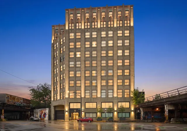 1550-s-blue-is-ave-918-chicago-il-60608/hzid_aecc577b