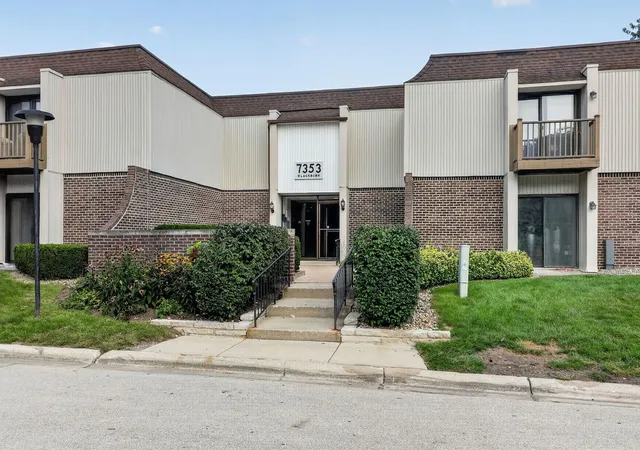 7353-blackburn-ave-k106-downers-grove-il-60516/hzid_ef4c8af1