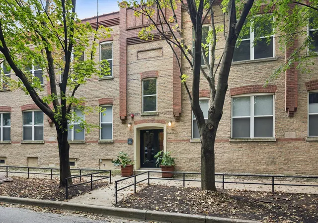 2021-w-willow-st-204-chicago-il-60647/hzid_024f1c18