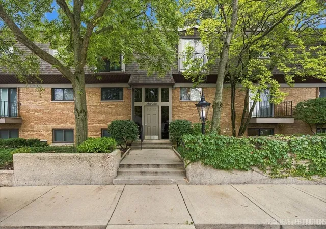 250-kenston-ct-250-geneva-il-60134/hzid_bbb85a12