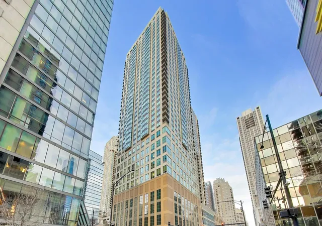 2-e-erie-st-3005-chicago-il-60611/hzid_d1b68653