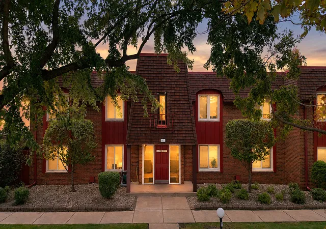 8620-w-95th-street-1a2-hickory-hills-il-60457/hzid_74ae5457