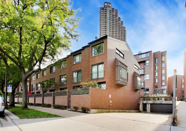 3700-n-lake-shore-dr-104-chicago-il-60613/hzid_0674c514
